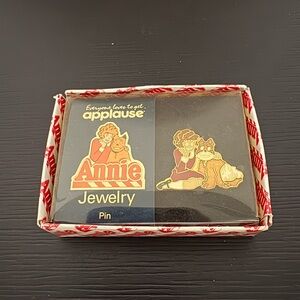 Vintage 1982 Applause Little Orphan Annie pin featuring Annie and her dog. NOS
